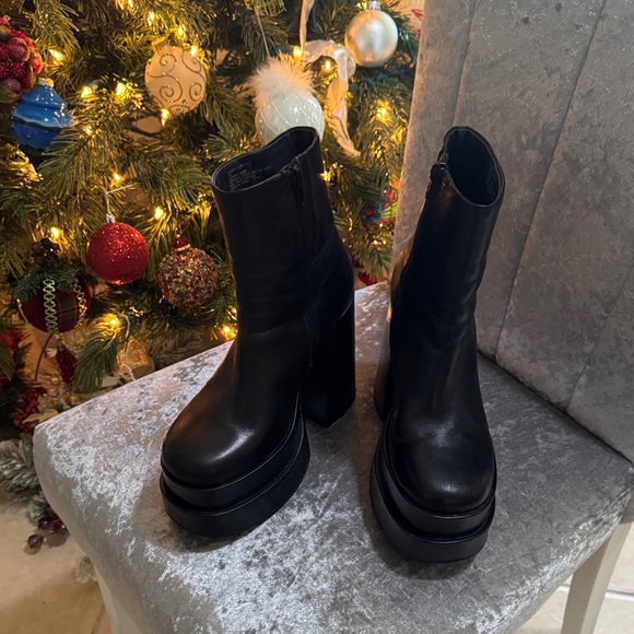Steve Madden Black Platform Boots Size 7 - Picture 2 of 11